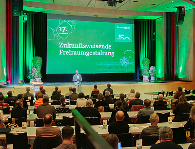Veranstaltungssaal mit Publikum beim SteinForum