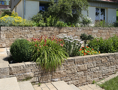 Anwendung SANTURO Landhausmauer