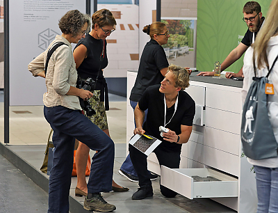 Besucher beim Messestand auf der Messe GaLaBau 2018