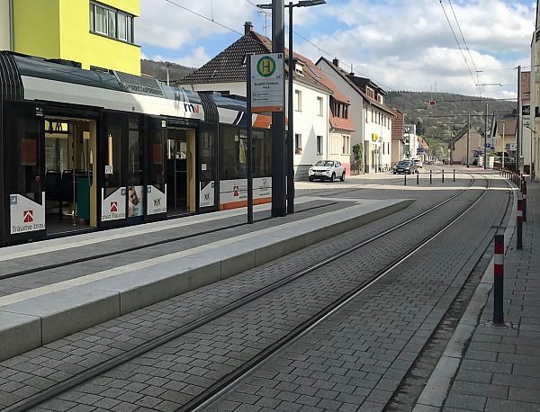 Stadtbahn Leimen mit Pflasterbelag