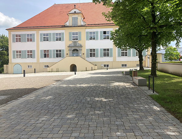 TEGULA Pflastersteine auf dem Rathausvorplatz in Eberhardzell