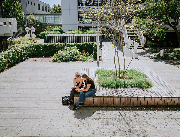 Innenhof der HFV mit Lambada Forte Pflastersteinen