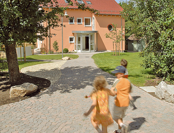 ARENA Pflastersteine im Kinderdorf Waldenburg