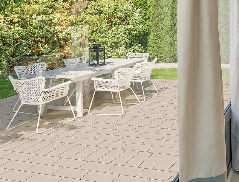 Terrasse im romantischen Stil mit VELVET CONCRETE PLANLINE