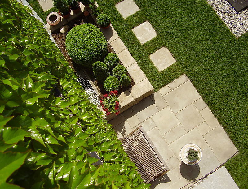 Terrasse im mediterranen Stil mit SAMBA Terrassenplatten