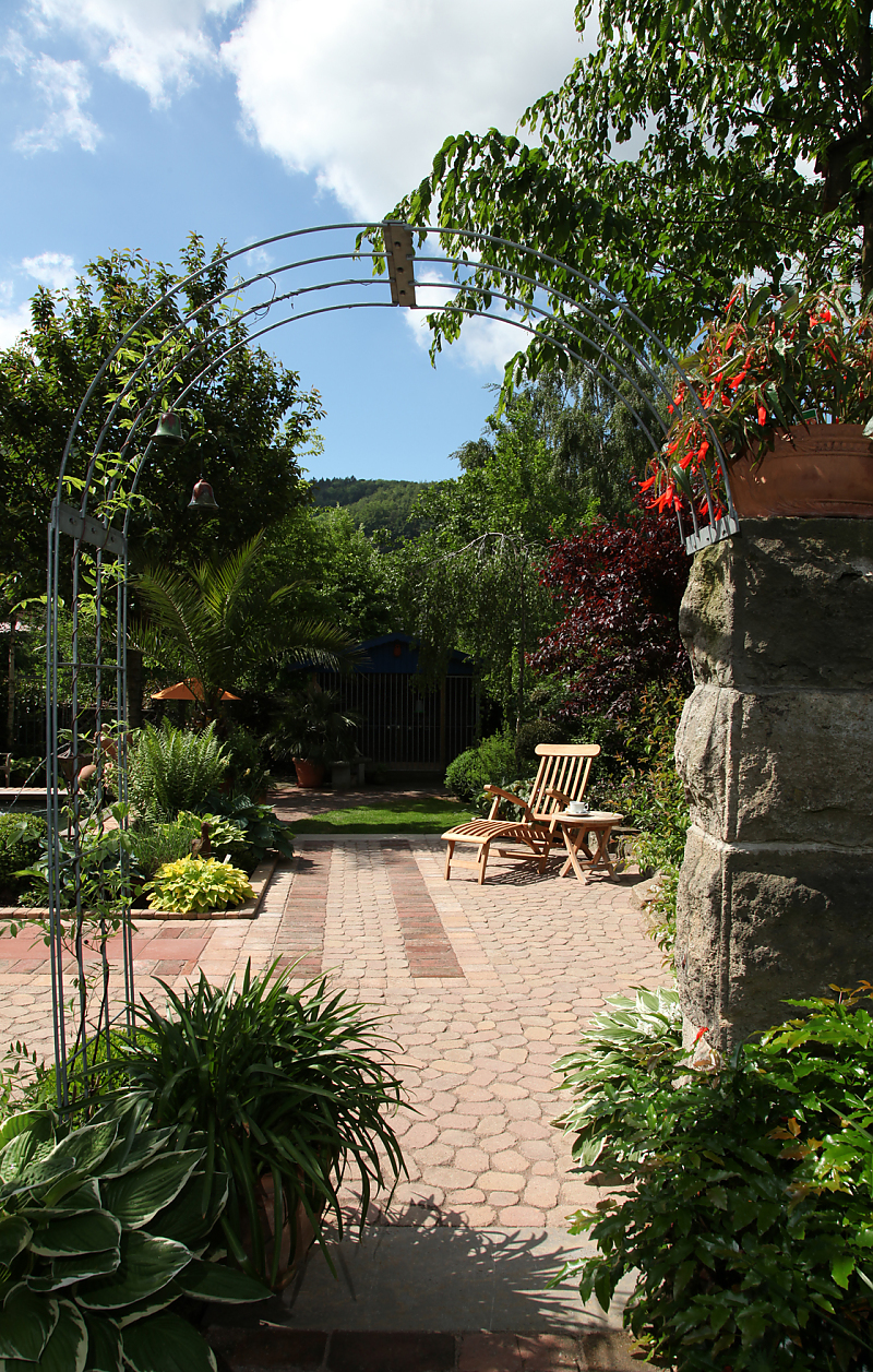 Garten im mediterranen Stil mit ARENA Pflastersteinen