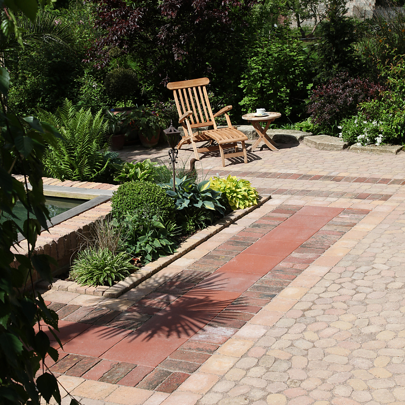 Garten im mediterranen Stil mit ARENA Pflastersteinen