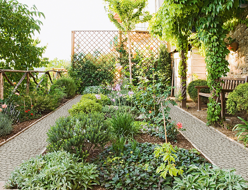 Gartenweg mit ARENA VIVA Pflastersteinen