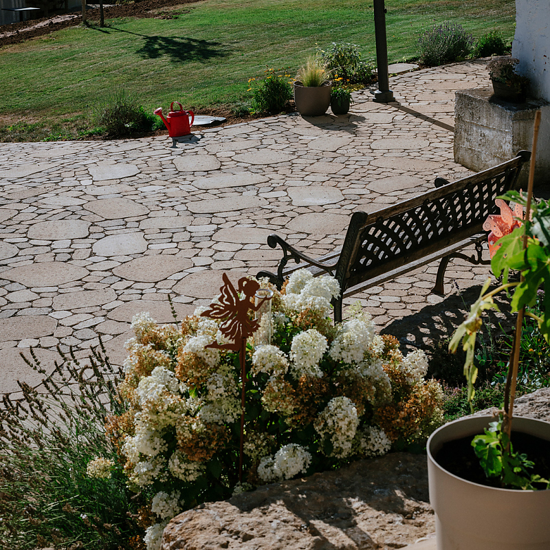 Terrasse mit ARENA NOVA und ARENA PFLASTERPLATTEN