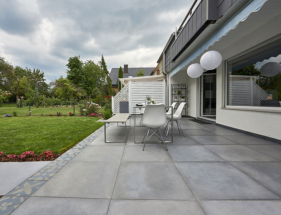 Terrasse mit CEMENTO Platten