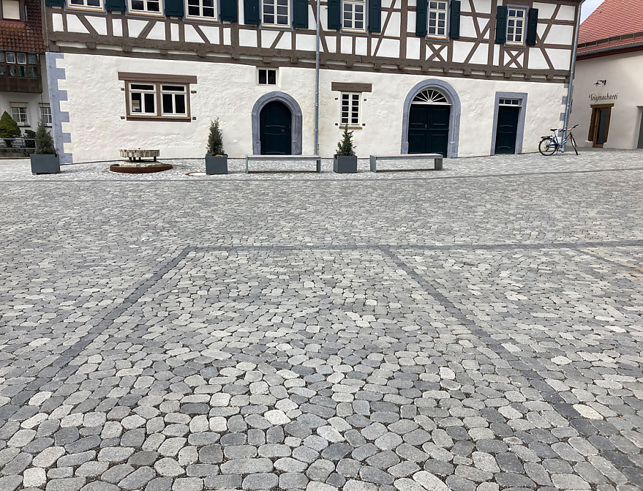 ARENA Pflastersteine in Grau-Schattiert bei der Alten Mühlenscheuer in Gomadingen