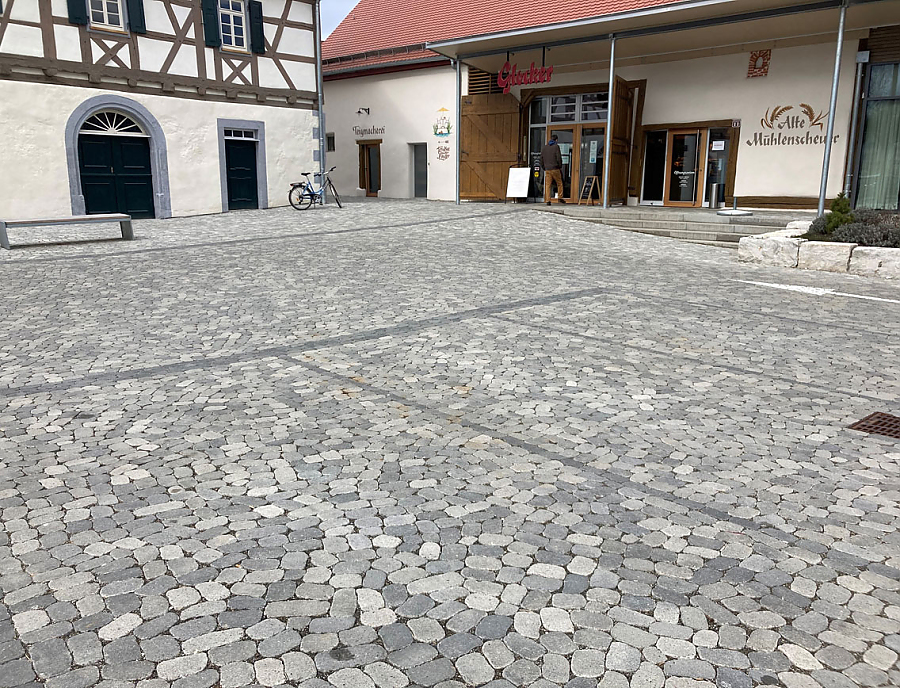 ARENA Pflastersteine in Grau-Schattiert bei der Alten Mühlenscheuer in Gomadingen