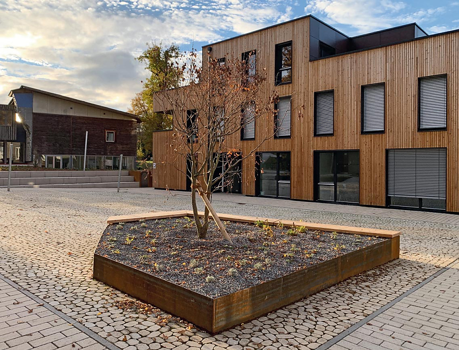 Campus Waldhaus in Hildrizhausen mit ARENA und REDOTTO-RC Pflastersteinen