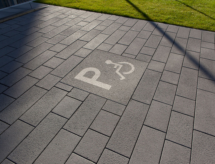 Piktogramm-Platte für Behinderten-Parklplatz