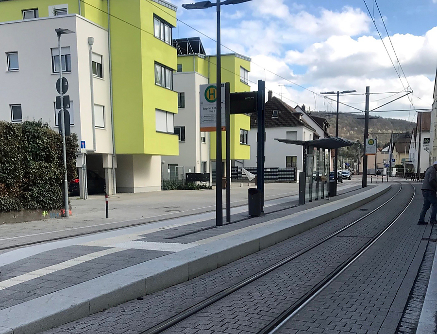 Stadtbahn Leimen mit Pflasterbelag