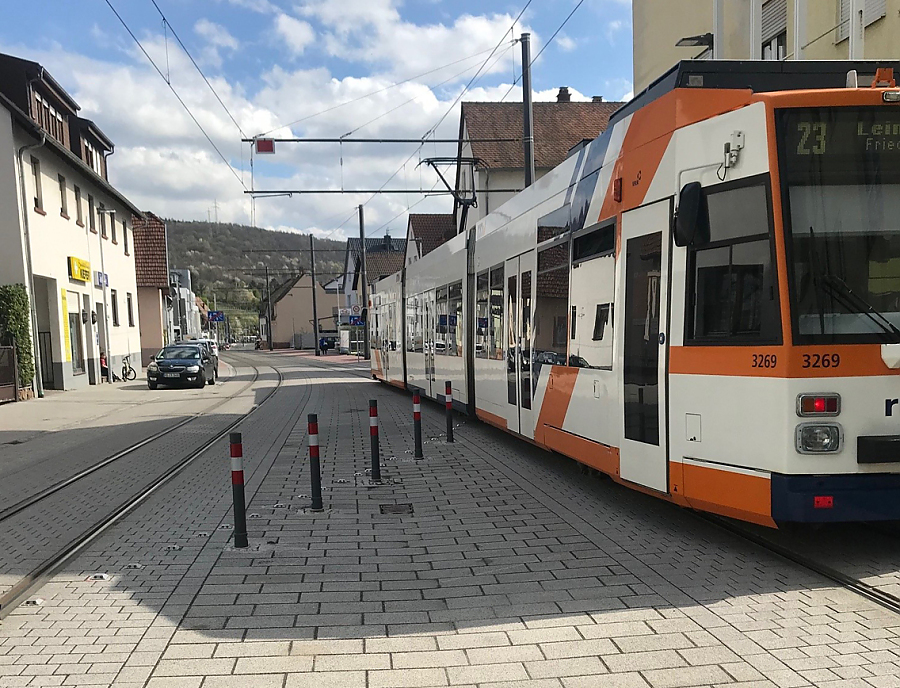 Stadtbahn Leimen mit Pflasterbelag