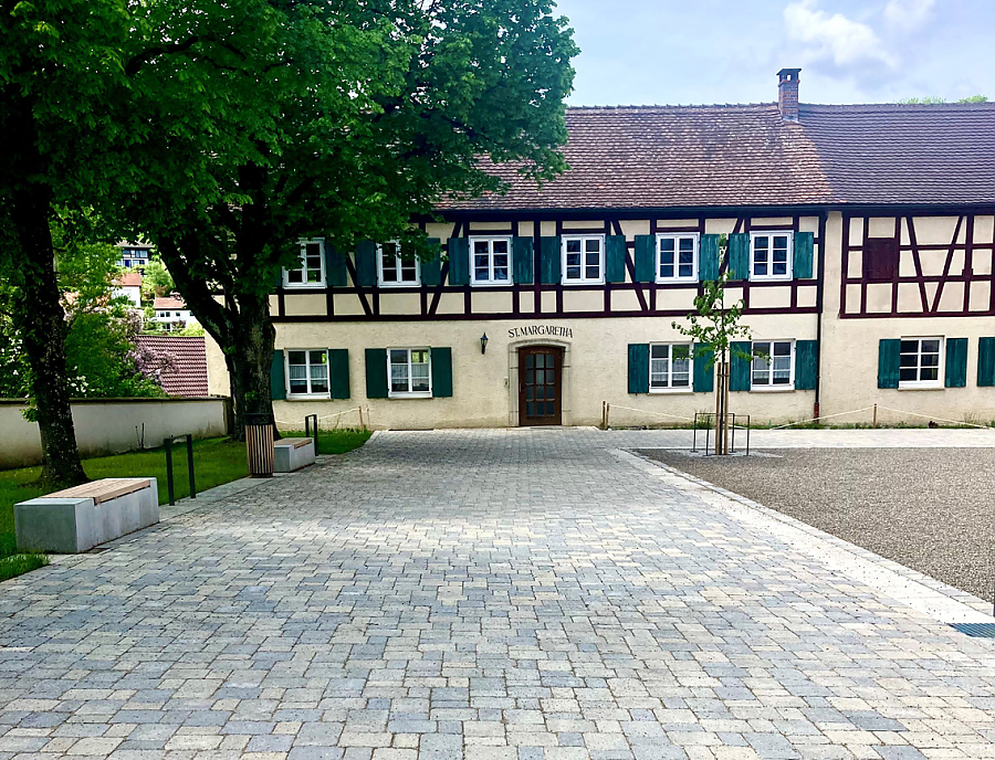 TEGULA Pflastersteine auf dem Rathausvorplatz in Eberhardzell