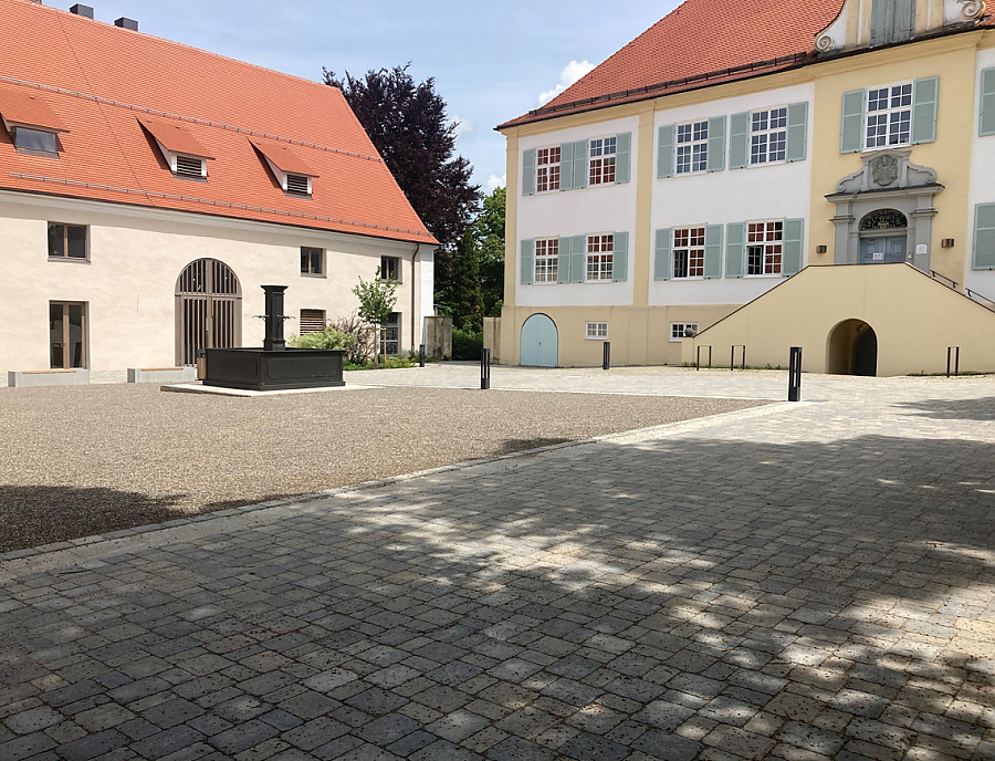 TEGULA Pflastersteine auf dem Rathausvorplatz in Eberhardzell