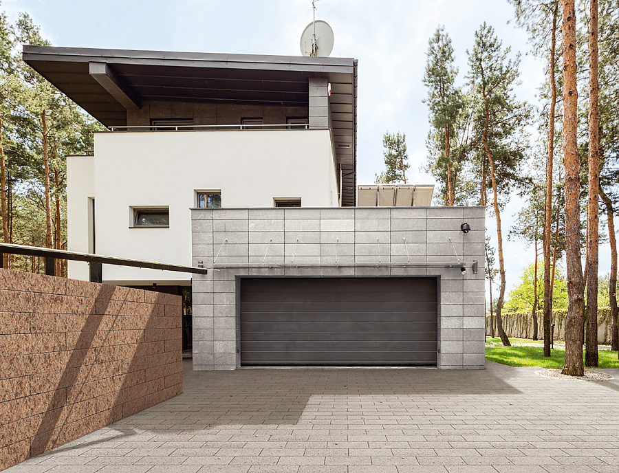 REDOTTO-RC Pflaster Nr. 127 RC 1-Naturgrau kombiniert mit REDOTTO-RC Mauer Nr.212 RC 2-Graun