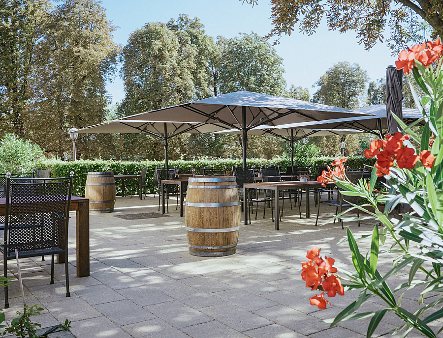 Terrasse beim Schloss Monrepos mit SANTURO Terrassenplatten