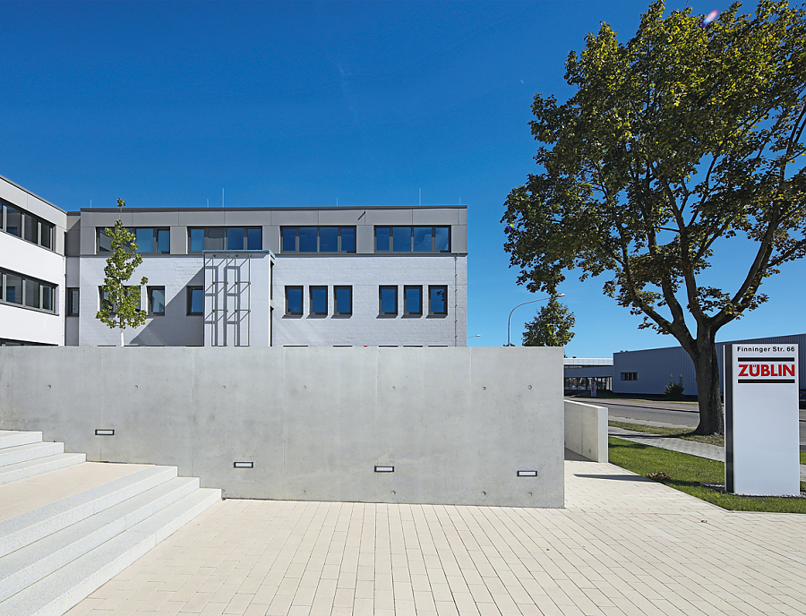 VELVET CONCRETE PLANLINE Pflastersteine im Eingangsbereich der Züblin-Niederlassung