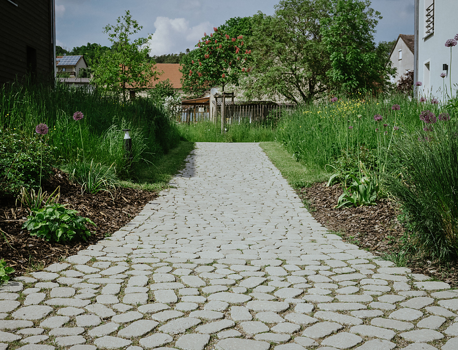 Wege mit ARENA Vegetationsfugenstein Nr. 10 Naturgrau