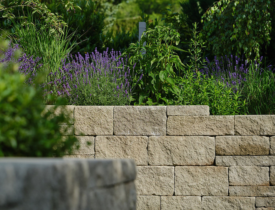 Garten mit SANTURO Mauer