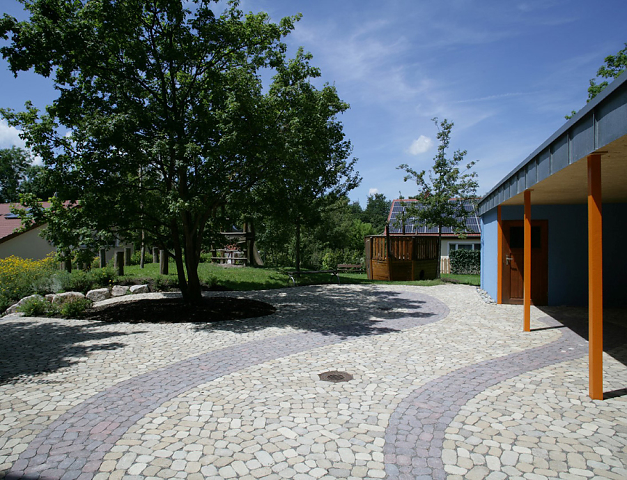 Anwendung von ARENA Pflastersteinen im Kinderdorf Waldenburg