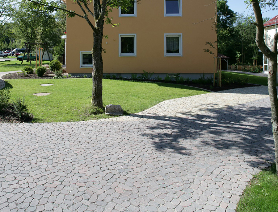 Anwendung von ARENA Pflastersteinen im Kinderdorf Waldenburg