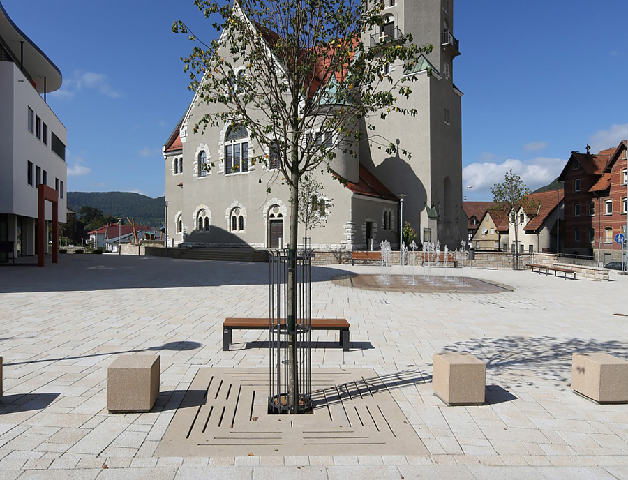 ARPANA Martinskirche Geislingen ARCADO Pflastersteine am Kirchplatz Geislingen