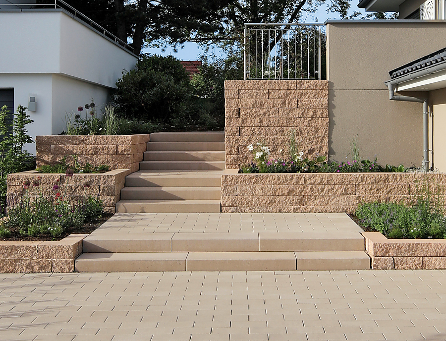 Stufenanlage mit VELVET FERA Stufen