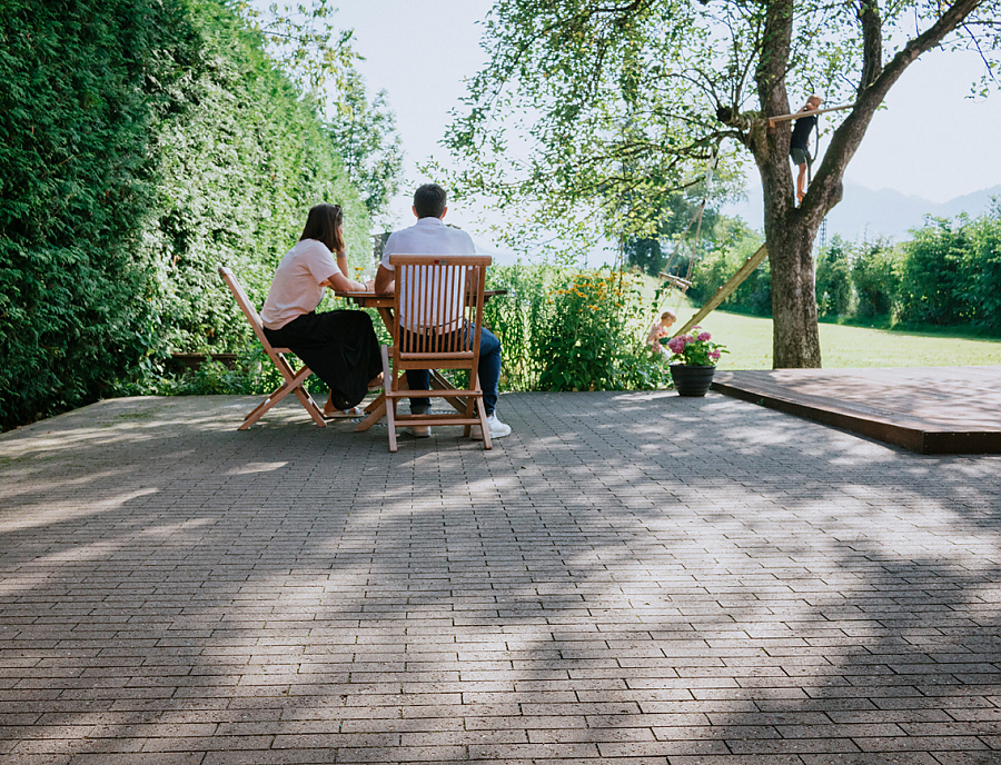 Terrasse mit MAURINO Riemchenstein vollkantig Nr. 20 Anthrazit