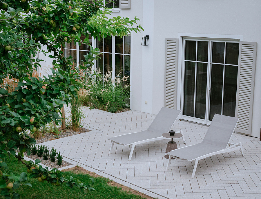 Terrasse mit ARCADO Pflastersteine Nr. 13 Opalgrau