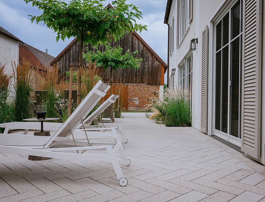 Terrasse mit ARCADO Pflastersteine Nr. 13 Opalgrau
