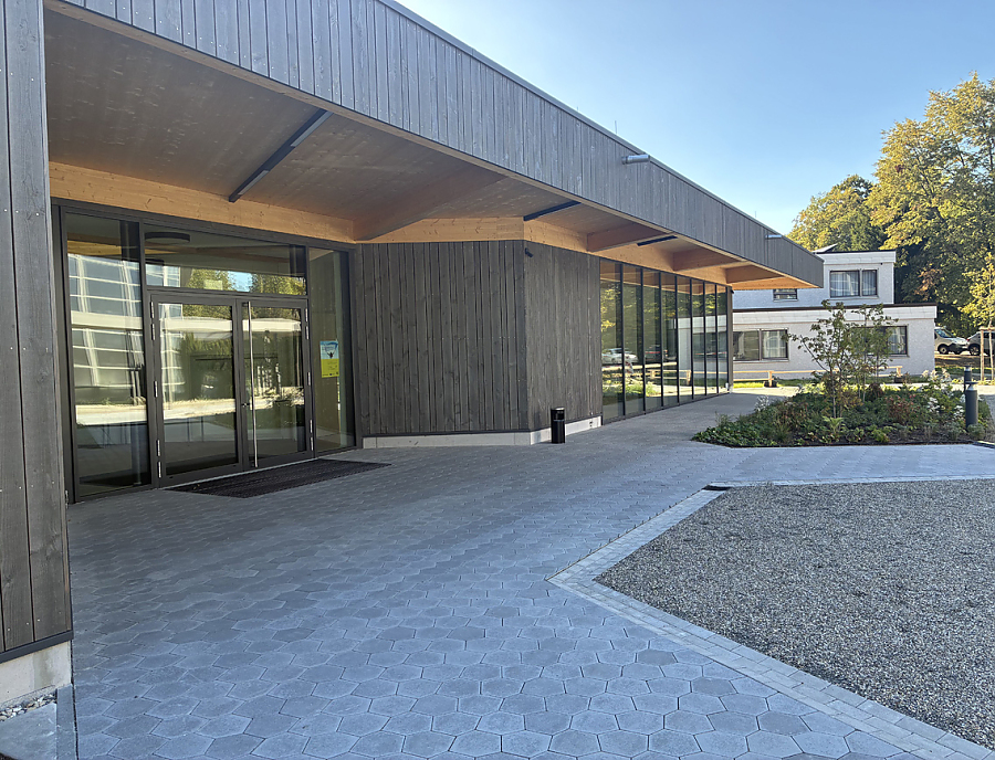 Pflasterstein POLYLINE beim Gemeindezentrum Reutlingen