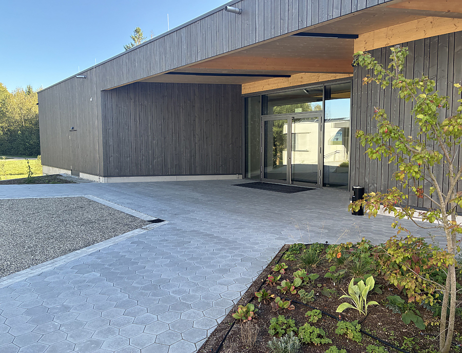 Pflasterstein POLYLINE beim Gemeindezentrum Reutlingen