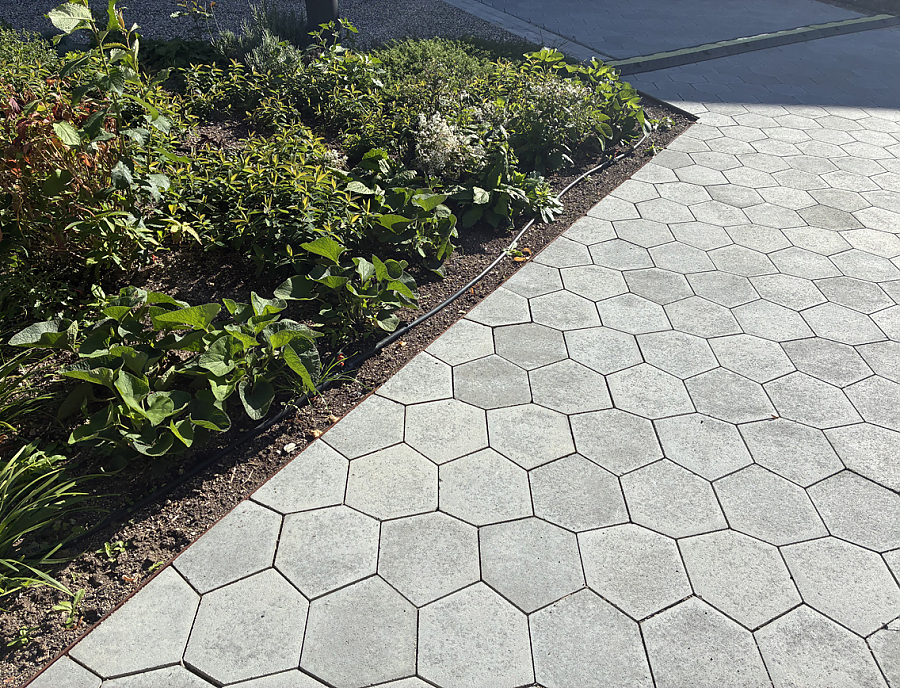 Pflasterstein POLYLINE beim Gemeindezentrum Reutlingen