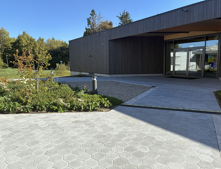 Pflasterstein POLYLINE beim Gemeindezentrum Reutlingen