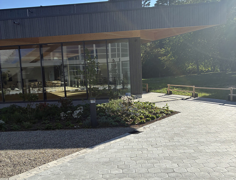 Pflasterstein POLYLINE beim Gemeindezentrum Reutlingen