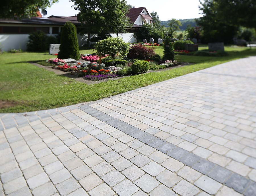 TEGULA Pflastersteine bei der Kirche Römerstein