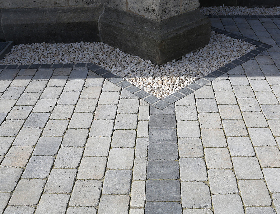 TEGULA Pflastersteine bei der Kirche Römerstein