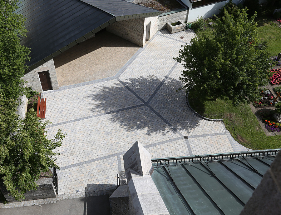 TEGULA Pflastersteine bei der Kirche Römerstein