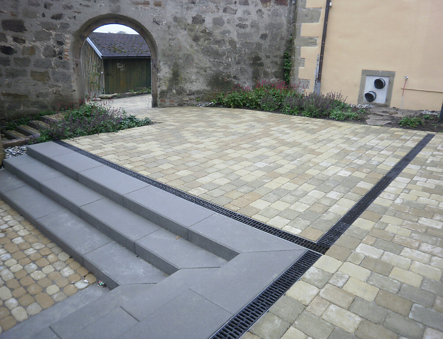 TEGULA Pflastersteine Schlosshof Michelbach TEGULA Pflastersteine im Schlosshof Michelbach