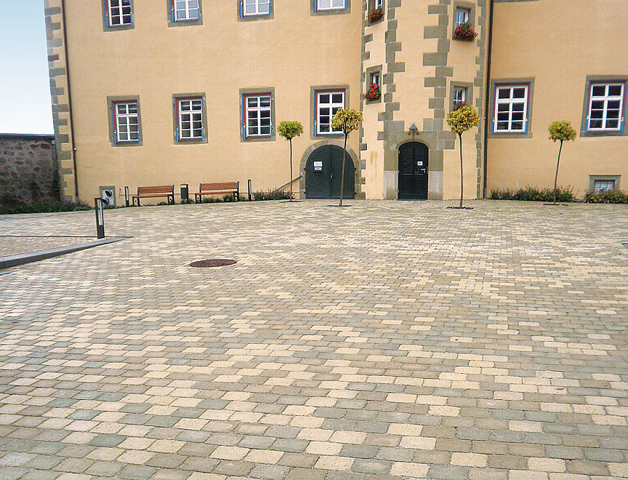 ARENA und TEGULA Pflastersteine Schlosshof Michelbach Anwendung ARENA Pflastersteine und TEGULA Pflastersteine