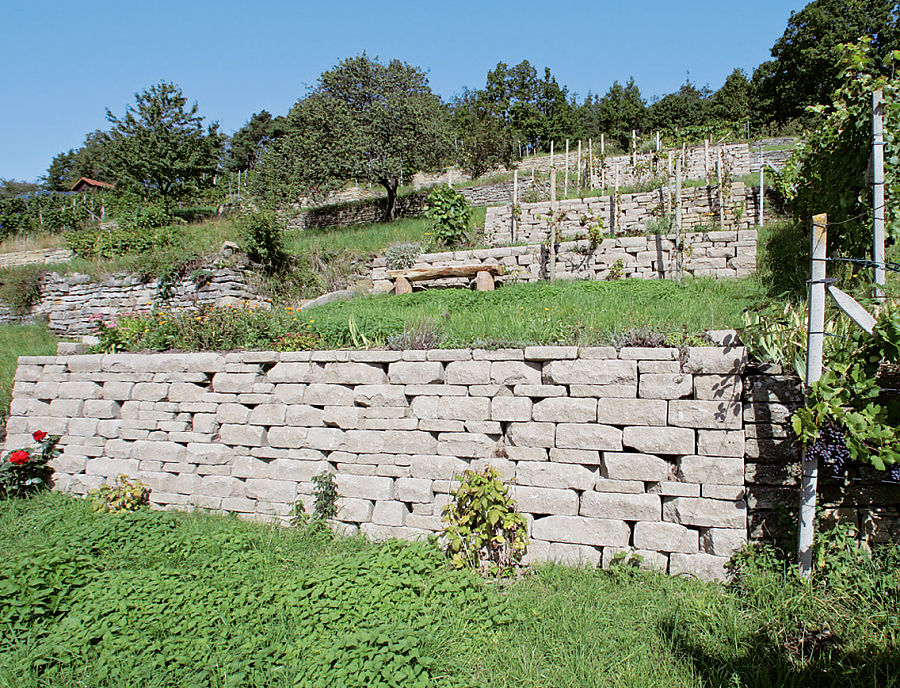 SANTURO ökologische Weinbergmauer in Wendelsheim Anwendung SANTURO ökologische Weinbergmauer