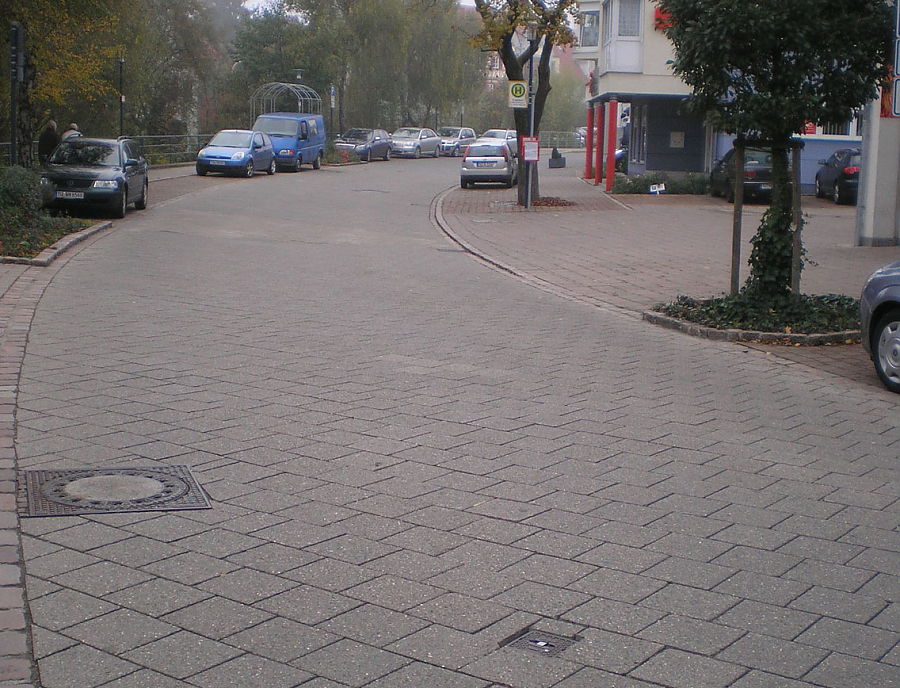 Gepflasterte Straße