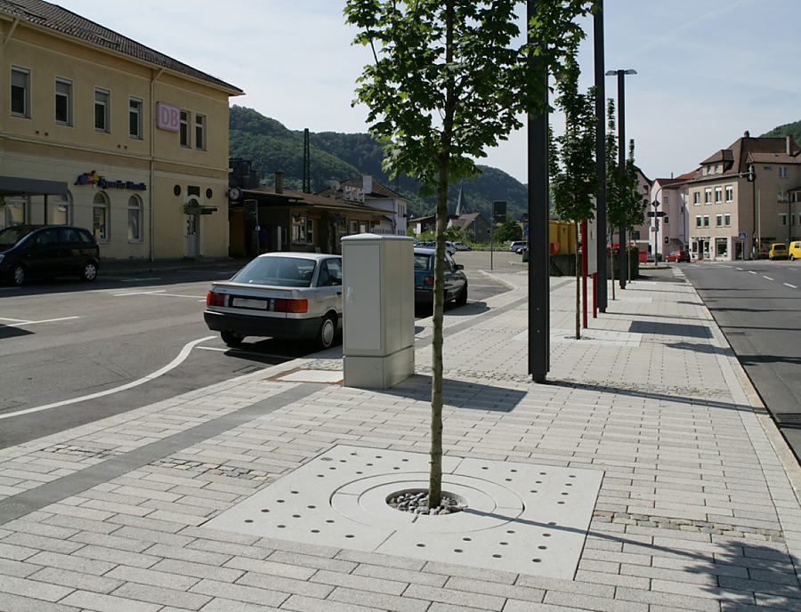 ARCADO Pflastersteine und ARPANA Baumquartier beim ZOB in Geislingen-Steige