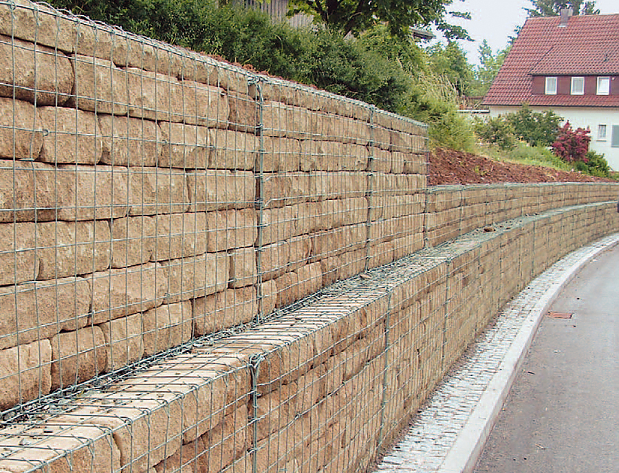 Anwendung SANTURO Weinbergmauer in Gabionenbauweise