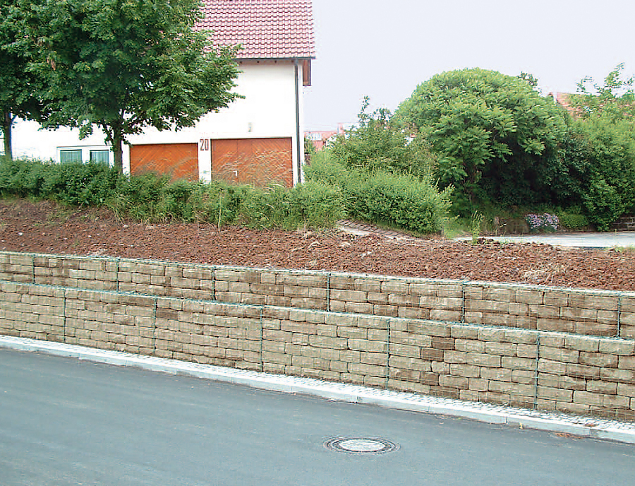 Anwendung SANTURO Weinbergmauer in Gabionenbauweise