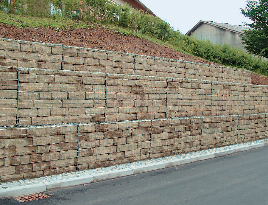 Anwendung SANTURO Weinbergmauer in Gabionenbauweise